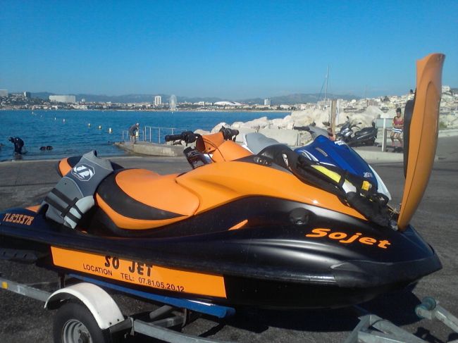 Loueur jet à bras Marseille la Ciotat avec permis bateau